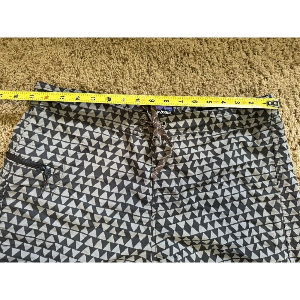 PATAGONIA Gray Black Board Swim Shorts Surf Beach Hawaiian Outdoor Sz 36 - Picture 7 of 9